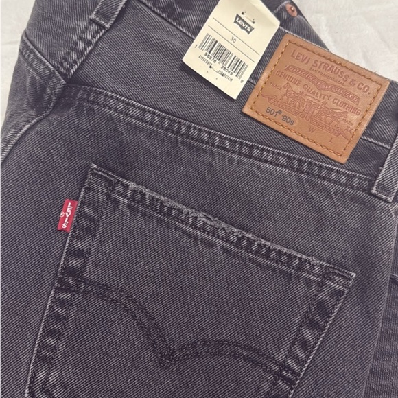 Levi's - Picture 3 of 6